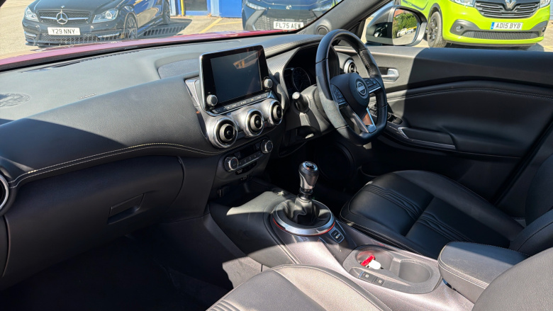 Nissan Juke 1.0 DiG-T 114 Tekna 5dr Petrol Hatchback